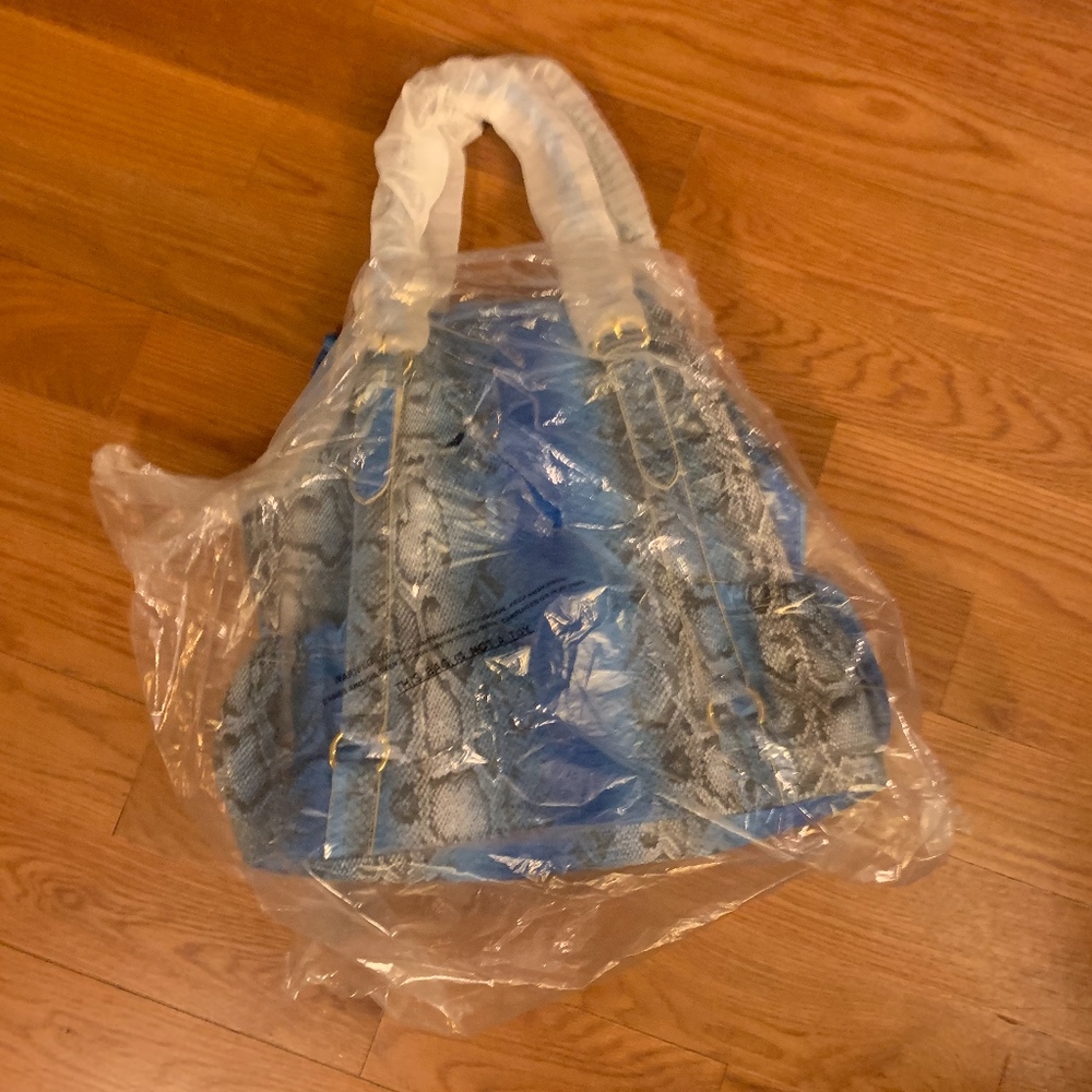 IMAN Blue Python Brand New - Picture 2 of 4